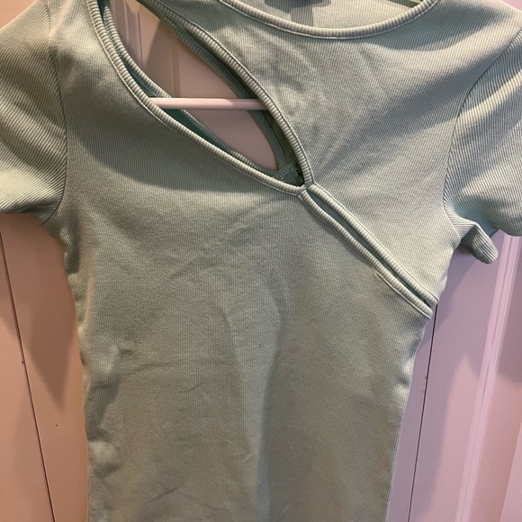 Cutout tee - Picture 11 of 11